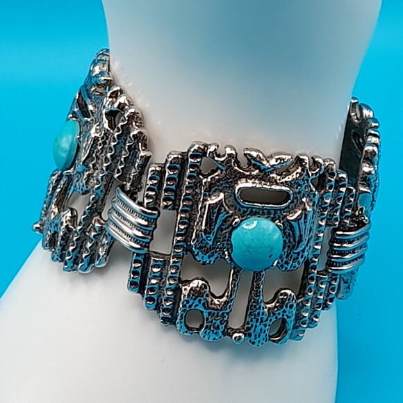 Vintage Silver Tone Wide Bracelet, Turquoise Lucite Cabochon, 6 3/4" - Picture 5 of 10